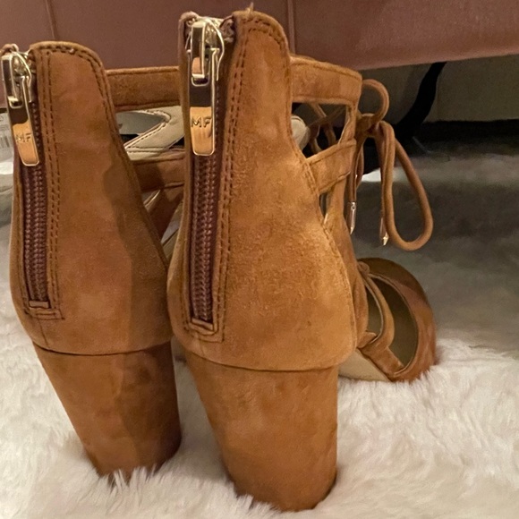 Marc Fisher Suede heel - Picture 6 of 7